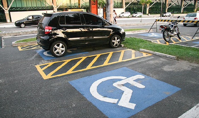 Entidades públicas – lugares de estacionamento para pessoas com deficiência